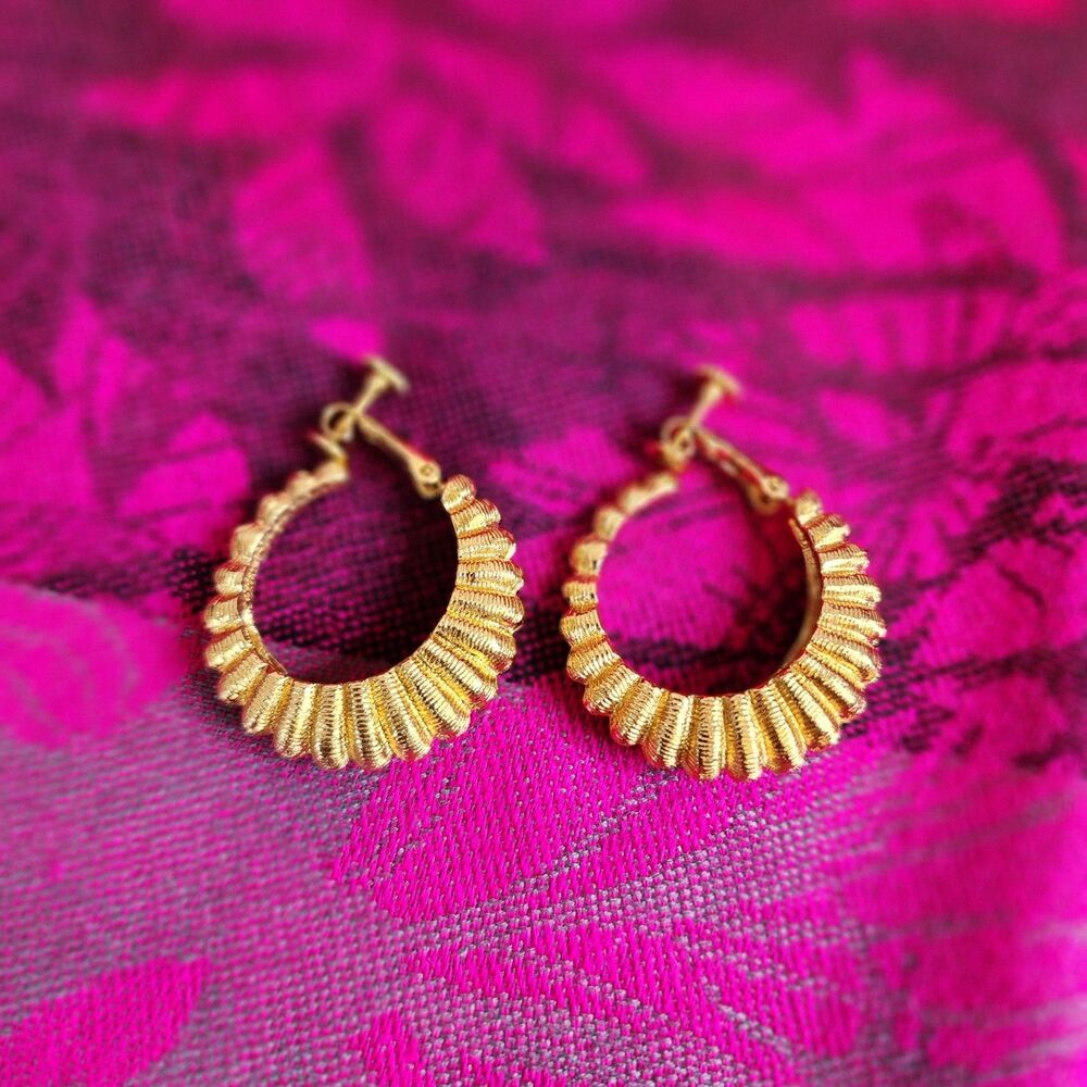 Vintage Vendome Ribbed Hoop Screw Back Clip-On Earrings.